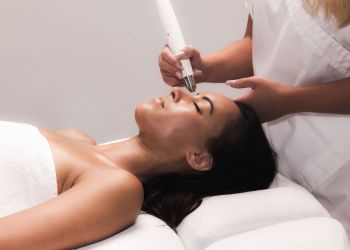 Wellnessurlaub: Dermadrop BIOBTX-Gesichtsbehandlung