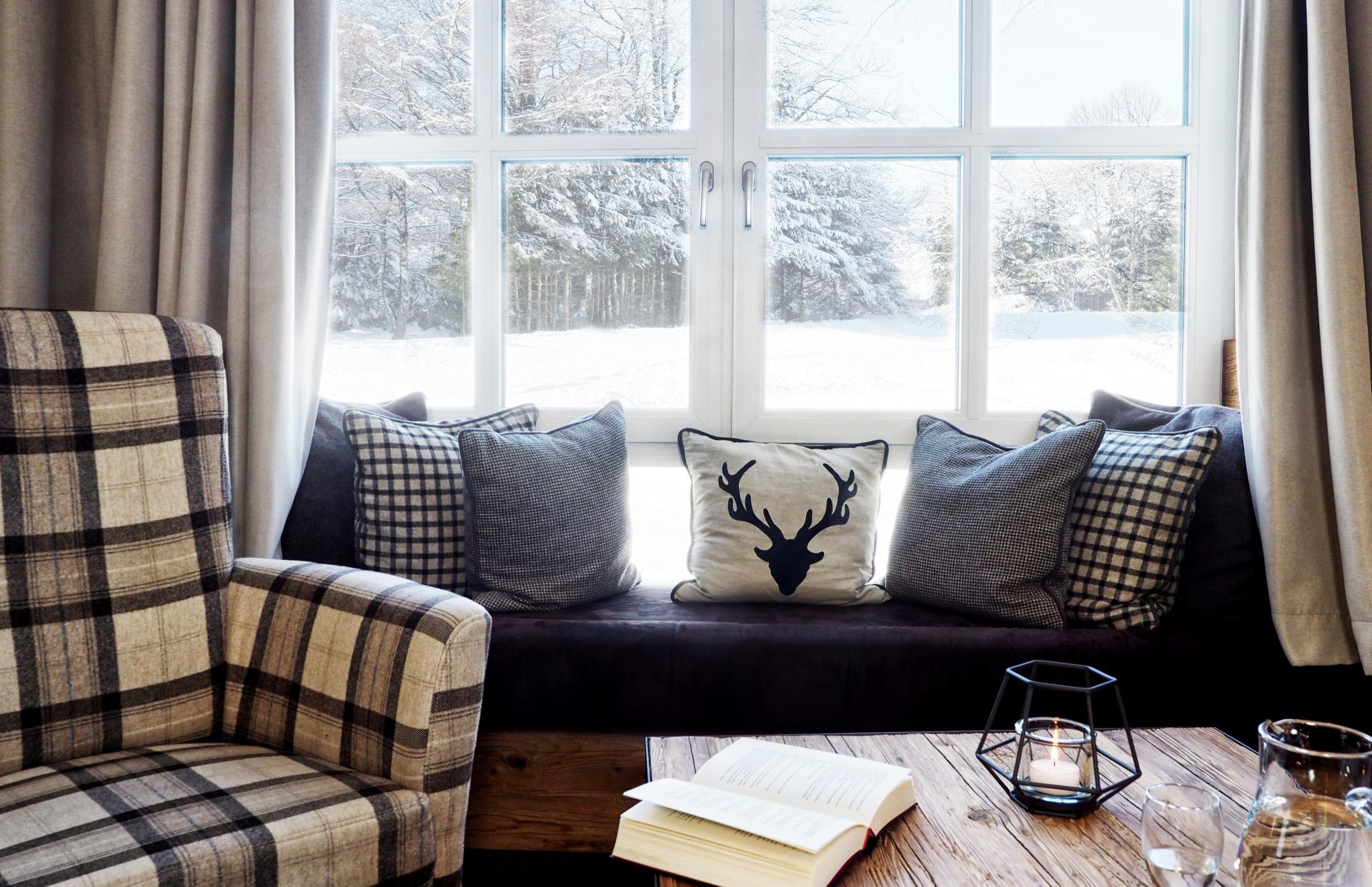 reischlhof-suite-almsuite-ausblick-wohnbereich
