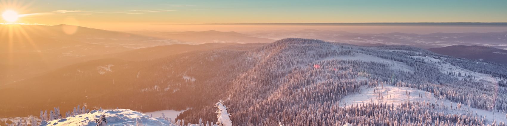 Der mit Schnee bedeckte Bayerische Wald