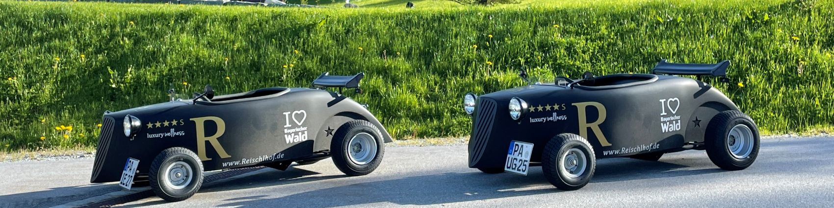 Impression von beiden Hot Rods vor dem Reischlhof